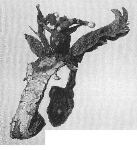 75. Конская маска с фигурой крылатого грифона. Пазырык, первый курган.