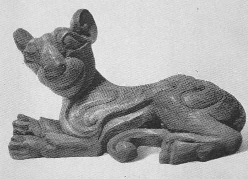 94. Скульптурная фигурка кошки на подставке. Пазырык, второй курган.