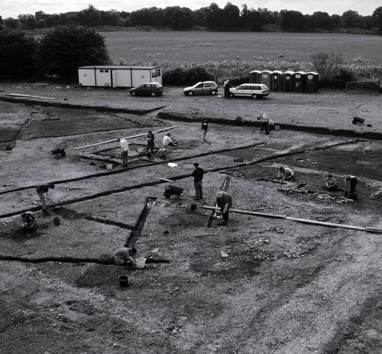 Пример раскопок, при которых раскрываются сооружения, построенные в когда-то оживленном римском городе, Сильчестер, Англия 