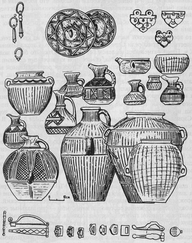 Комплекс археологических предметов салтово-маяцкой культуры: подвески, круглые бронзовые бляшки ("зеркала"), глиняная посуда, пряжки от пояса, застежки