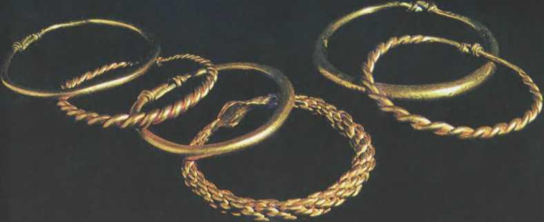 Золотые браслеты из клада X в., найденного в Киеве в 1913 г. 