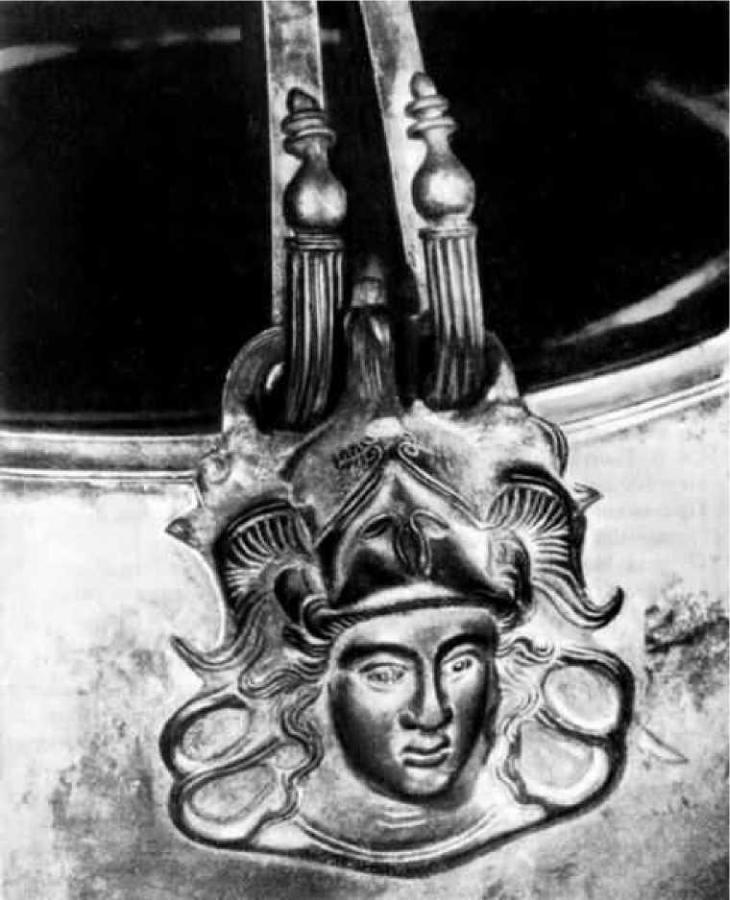 Голова Афины на ситуле V в. до н.э. Из находок на затонувшем челне. Р. Супой (левый приток Днепра) у с. Песчаное