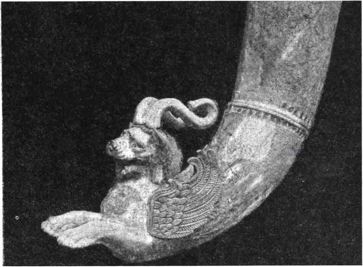 Рис. 4. Фигура грифона на одном из парфянских ритонов из Нисы. Слоновая кость. II в. до н. э.