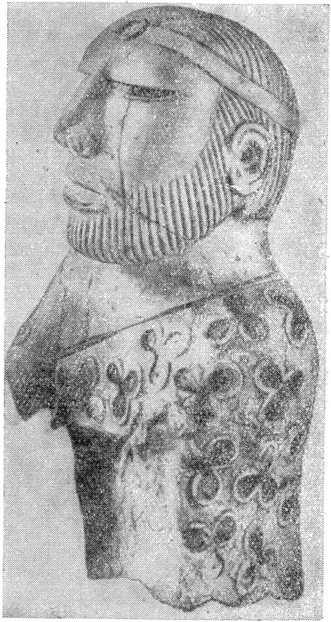 Рис. 1. Статуэтка мужского божества с характерным убором волос