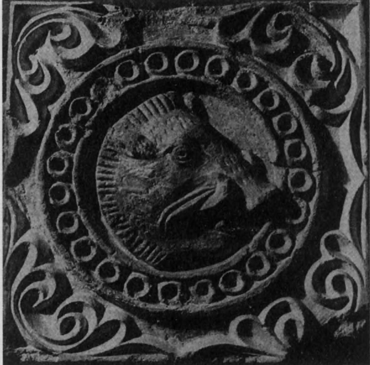 105.	Дикий кабан — символ, очень широко распространенный в сасанидском искусстве. Эта голова вепря — часть штукового фриза (диаметр 37,5 см)