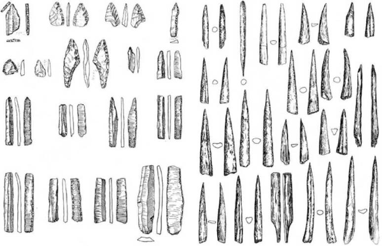 Рис. 2.12. Караунгур. Каменный орудия труда (слева) и изделия из кости (справа)