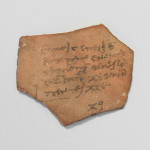 Древнеегипетская квитанция об уплате налогов, выписанная на куске керамики.