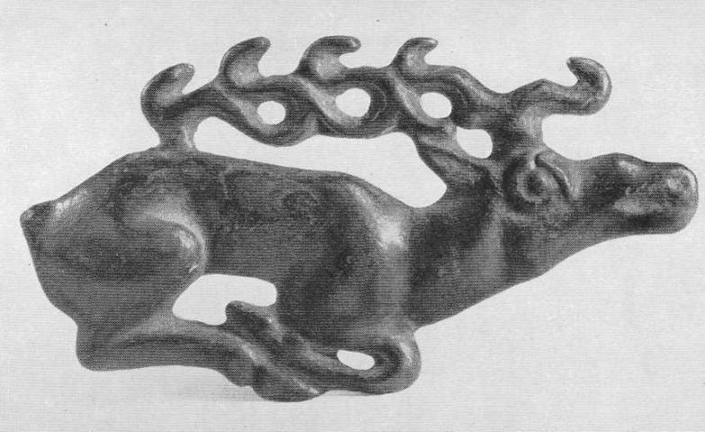 139. Бронзовая бляшка — лежащий олень. Минусинская степь.