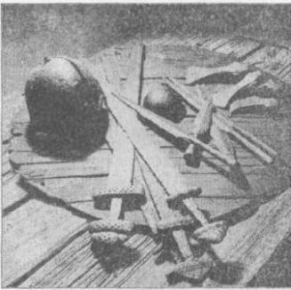 Рис. 78. Типичный набор оружия эпохи викингов В комплекс входили: шлем, щит, кольчуга, копье, меч и боевой топор (ср. табл. 4)