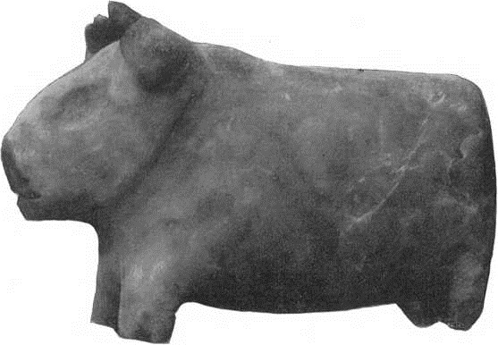 17. Статуэтка быка из Кара-тепе. Мрамор. Начало III тыс. до н. э.