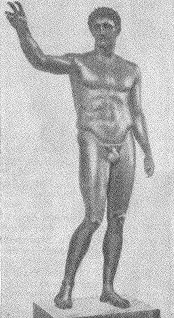 Рис. 8. Бронзовая статуя юноши, найденная в море около Антикиферы