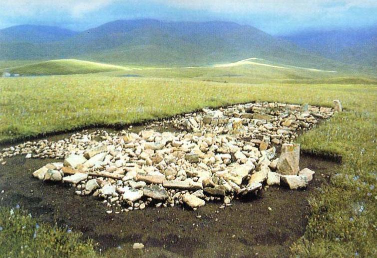 Древнетюркский памятник Арал Тобе во время раскопок, Казахстан (по А. Досымбаевой)