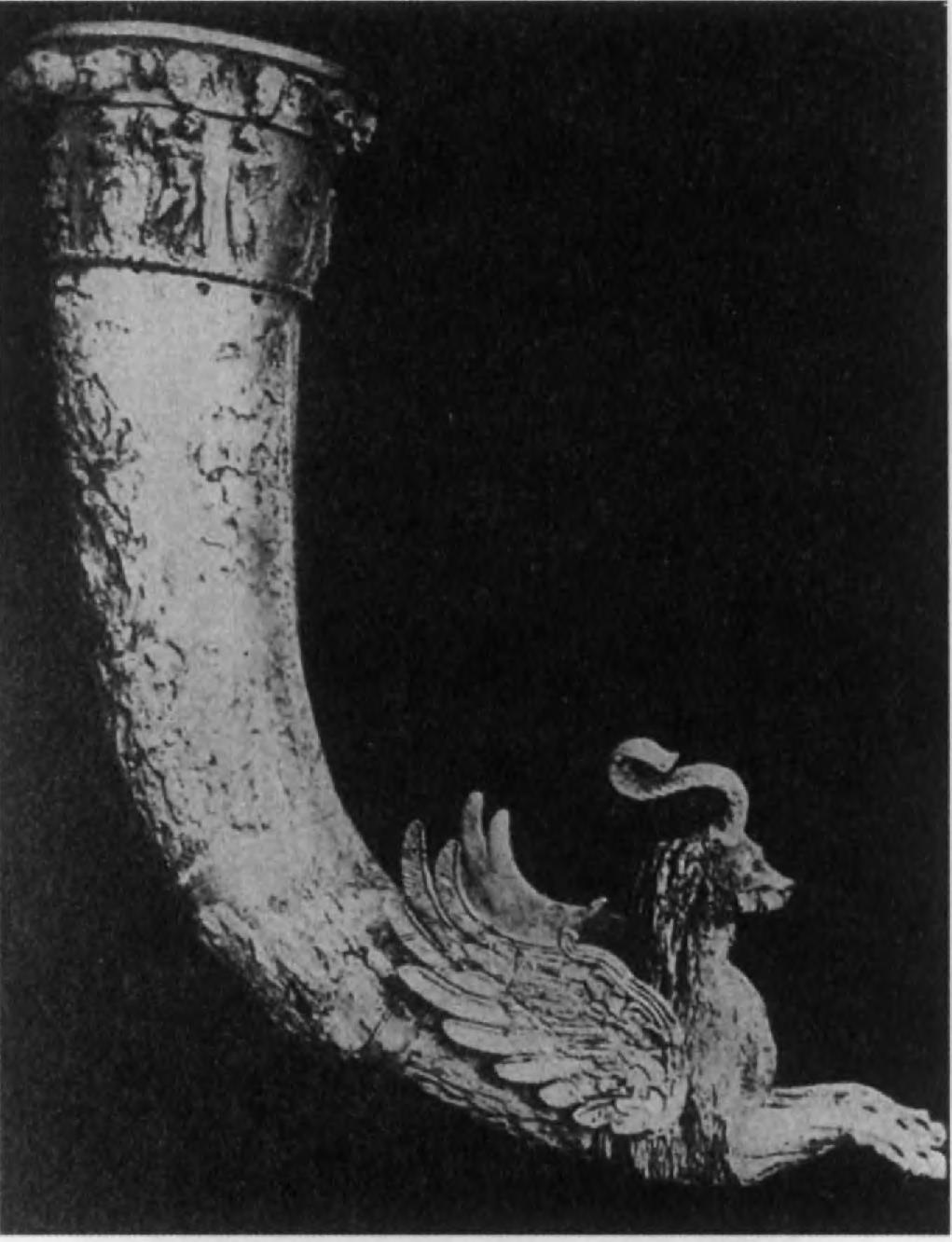 117.	Большой квадратный зал парфянской Нисы хранил клад ритонов из слоновой кости с поясами сцен из греческой мифологии, расположенными по кругу. Эти ритоны — красноречивое свидетельство расцвета эллинистического искусства в Восточном Иране