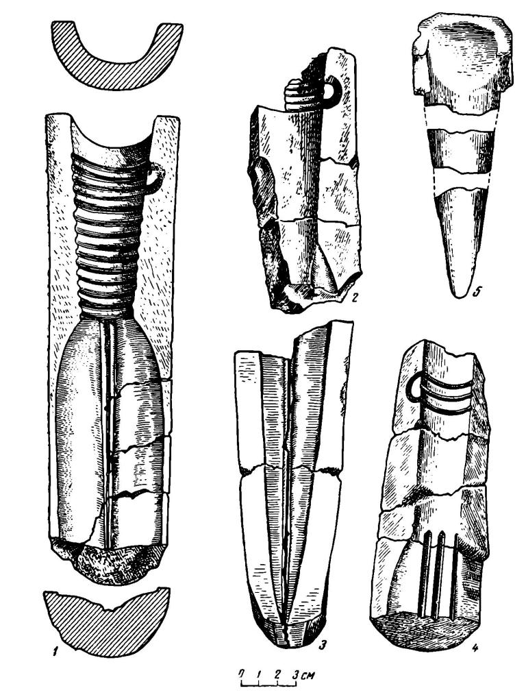 Рис. 4. Самусь IV. Обломки литейных форм для копий (1—4) и обломки литейной шишки (5)