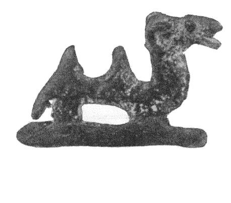 Рис. 4. Бронзовое кольцо с верблюдами (фото)