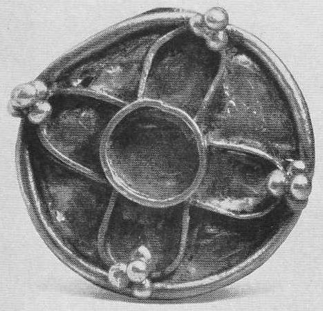 260. Золотой перстень с крестообразной фигурой (увеличено). Сибирская коллекция.