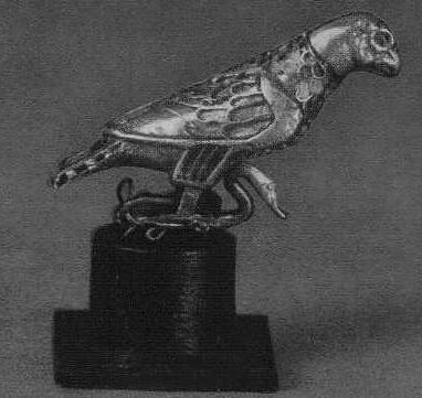 270. Золотая статуэтка орла с лебедем в когтях. Сибирская коллекция.