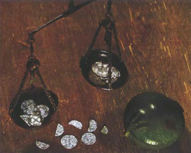 Весы для взвешивания серебра, коробка для весов и серебряные монеты