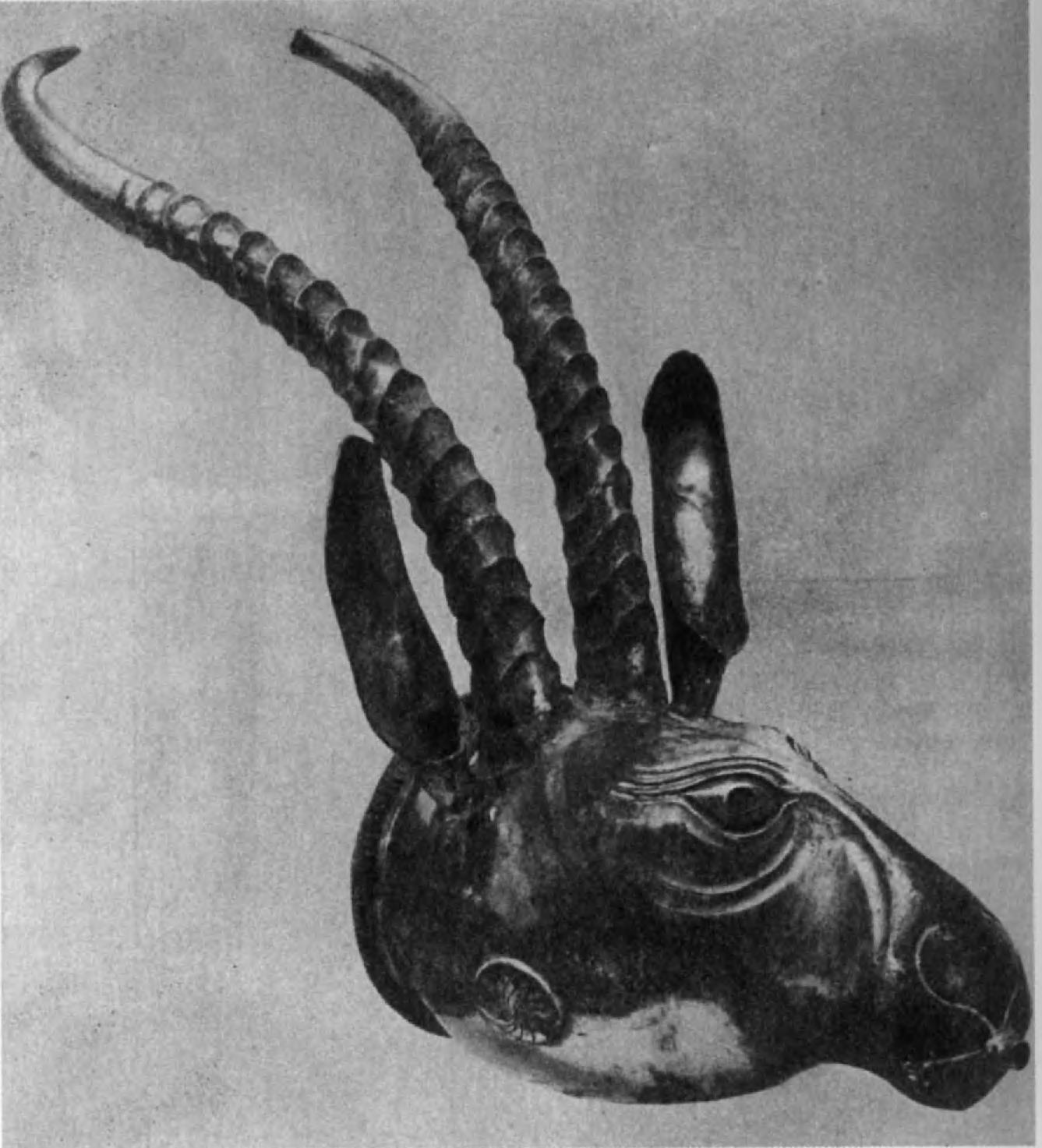 59.	Сасанидский серебряный водолей в виде головы горного козла. Вес 860,71 г