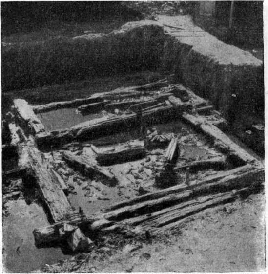Рис. 12. Двухкамерная постройка домонгольского периода.