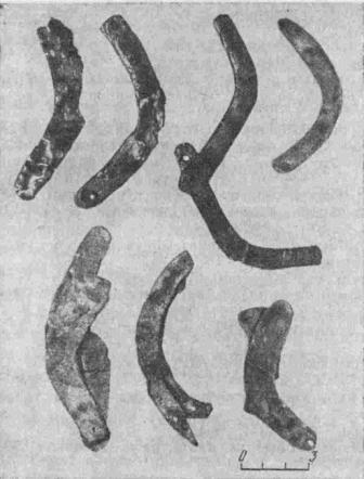 Рис. 1. Лезвия ворсовых ножей из Сумбарских могильников эпохи поздней бронзы