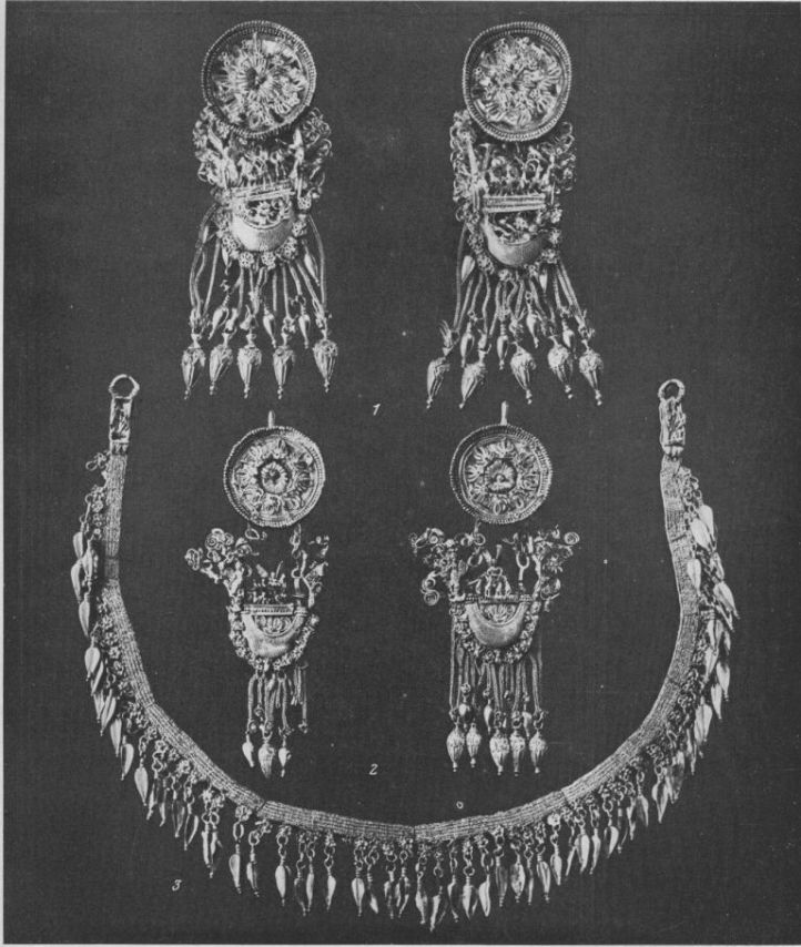  Таблица CXIII. Золотые серьги и ожерелье IV в. до н. э. 1 — Феодосия; 2, 3 — Херсонес. Составитель М. М. Кобылина 